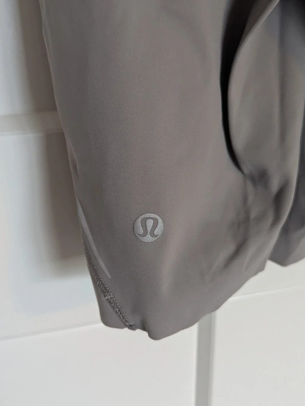 Lululemon Base Pace Reflective 8